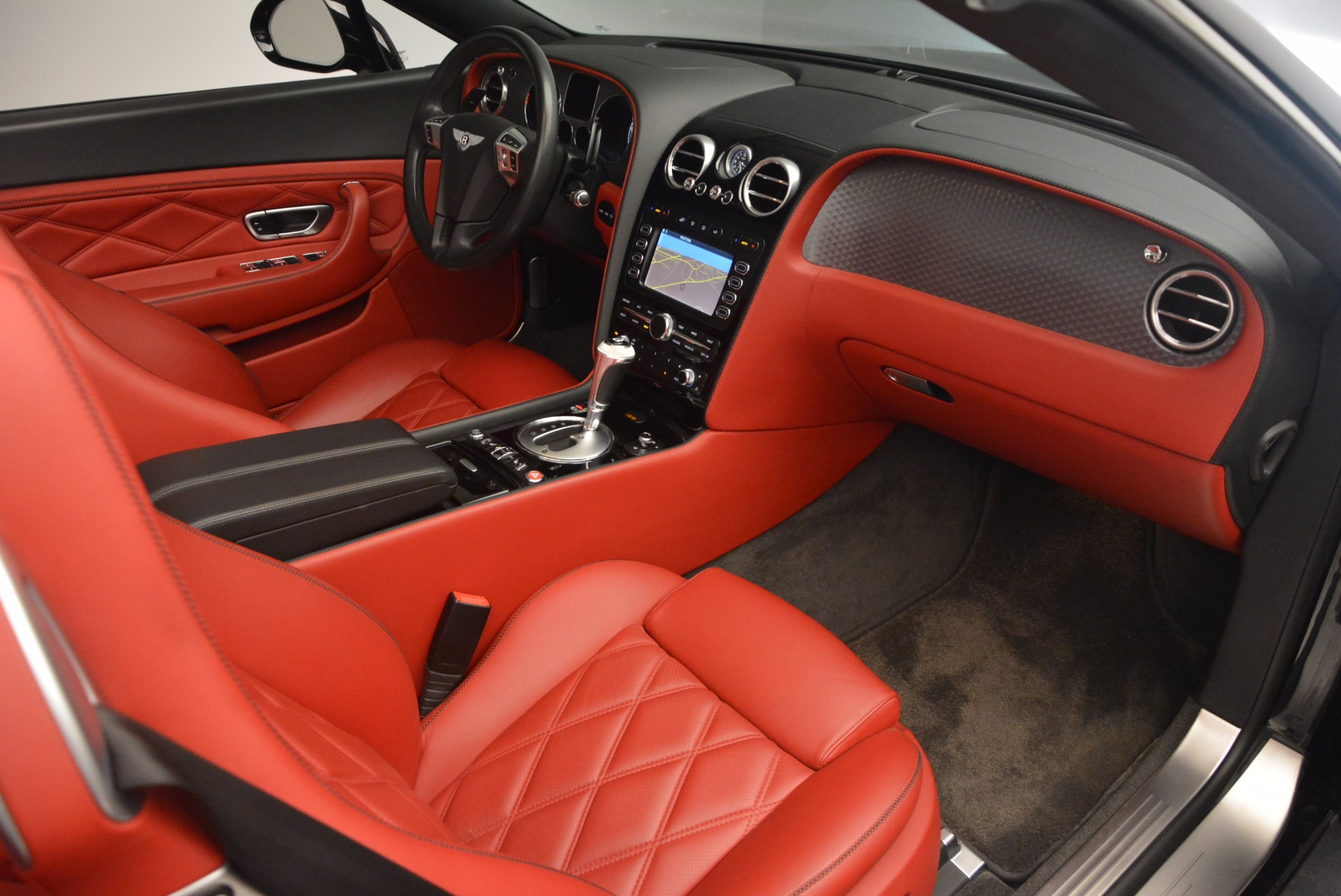 Bentley Continental 2010 салон