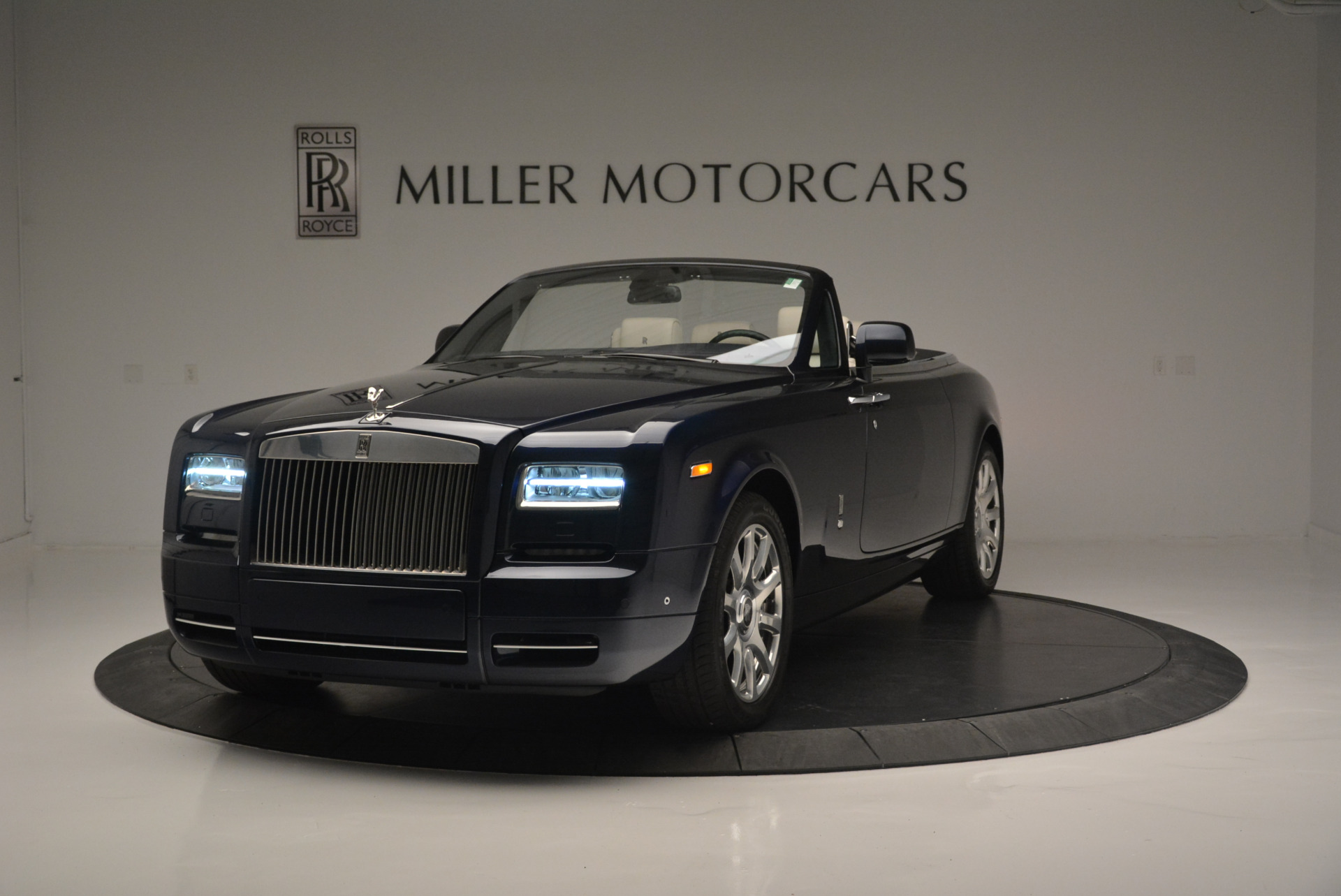 RollsRoyce Phantom Mặt trời phương Đông chuẩn bị ra mắt tại Việt Nam