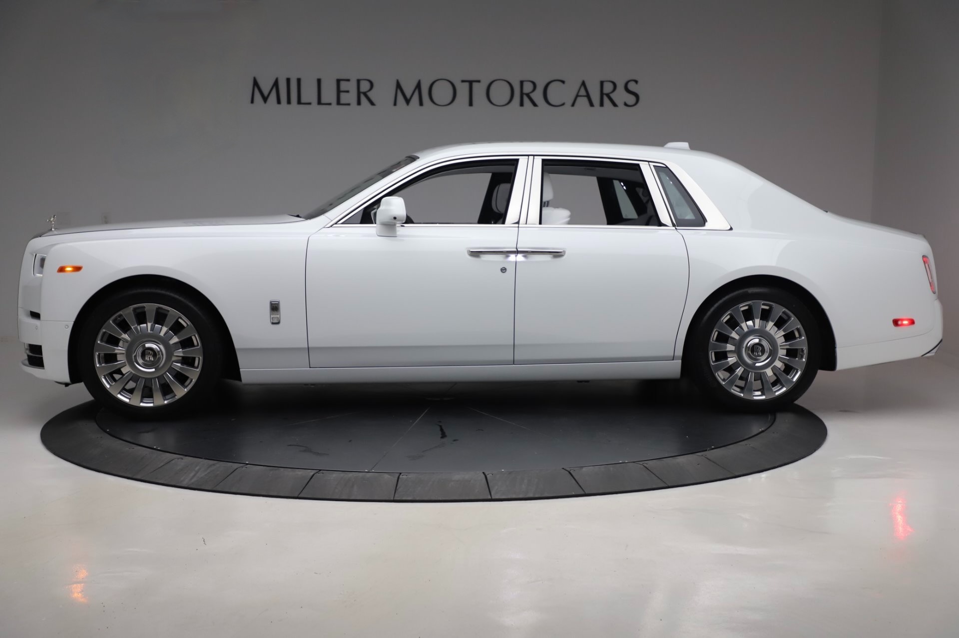 2020 Rolls-Royce Phantom Base Sedan Pricing and Options - Autoblog