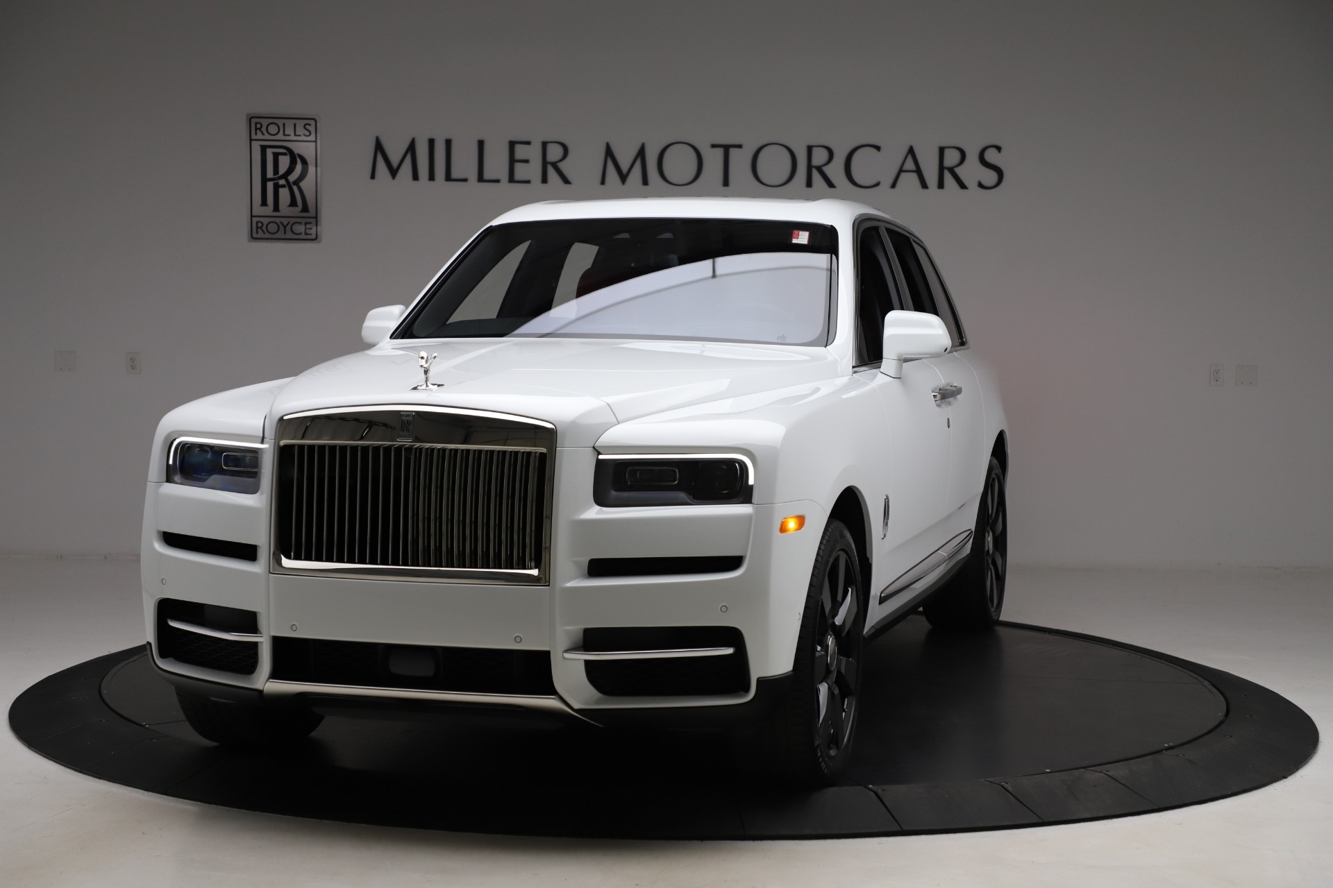 Cận cảnh RollsRoyce Cullinan chính hãng và những điều ít ai biết về mẫu  SUV nhà giàu giá hơn 32 tỷ đồng