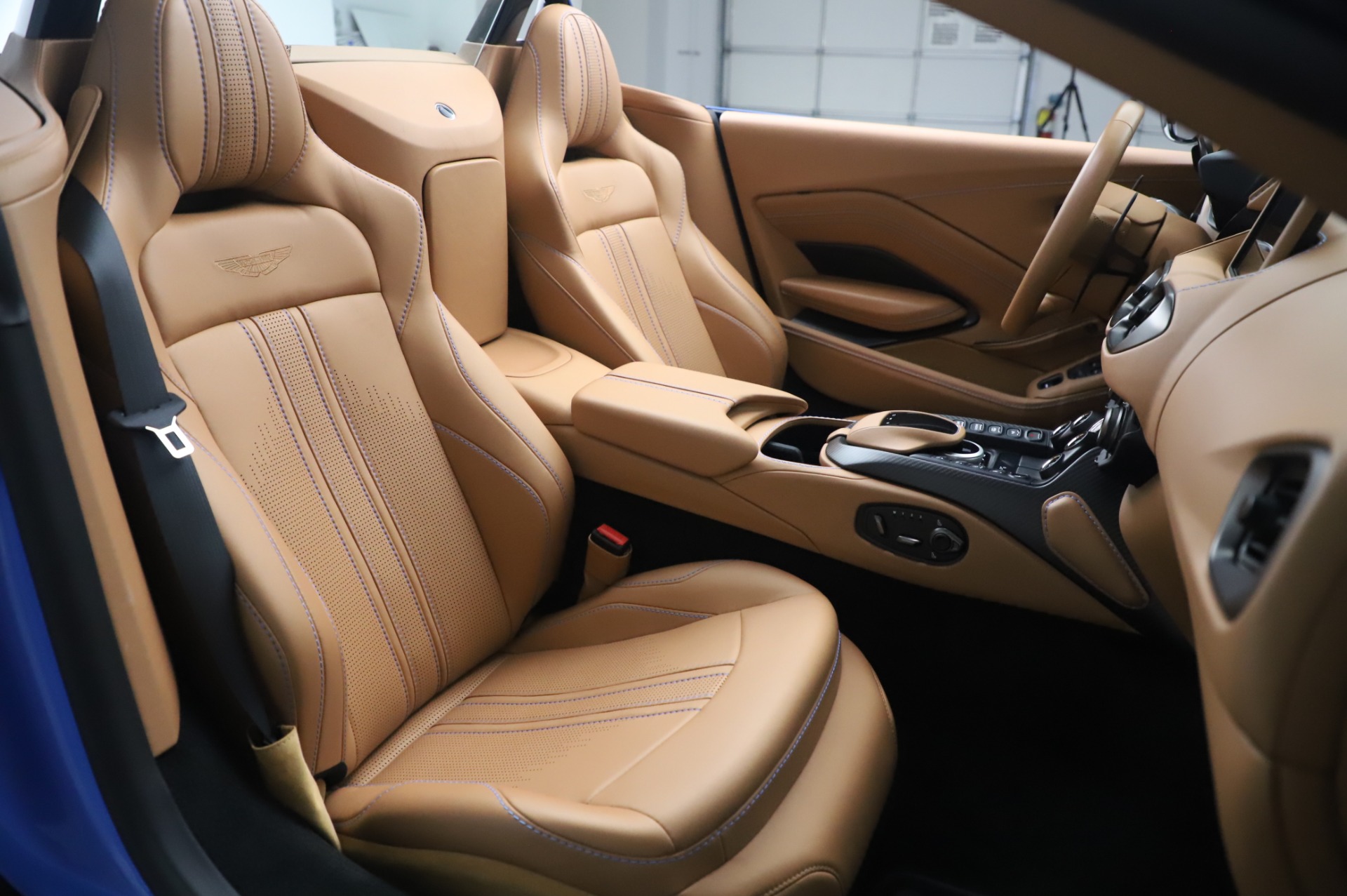 2021 Aston Martin Vantage V 12 - Specs, Interior Redesign Release date