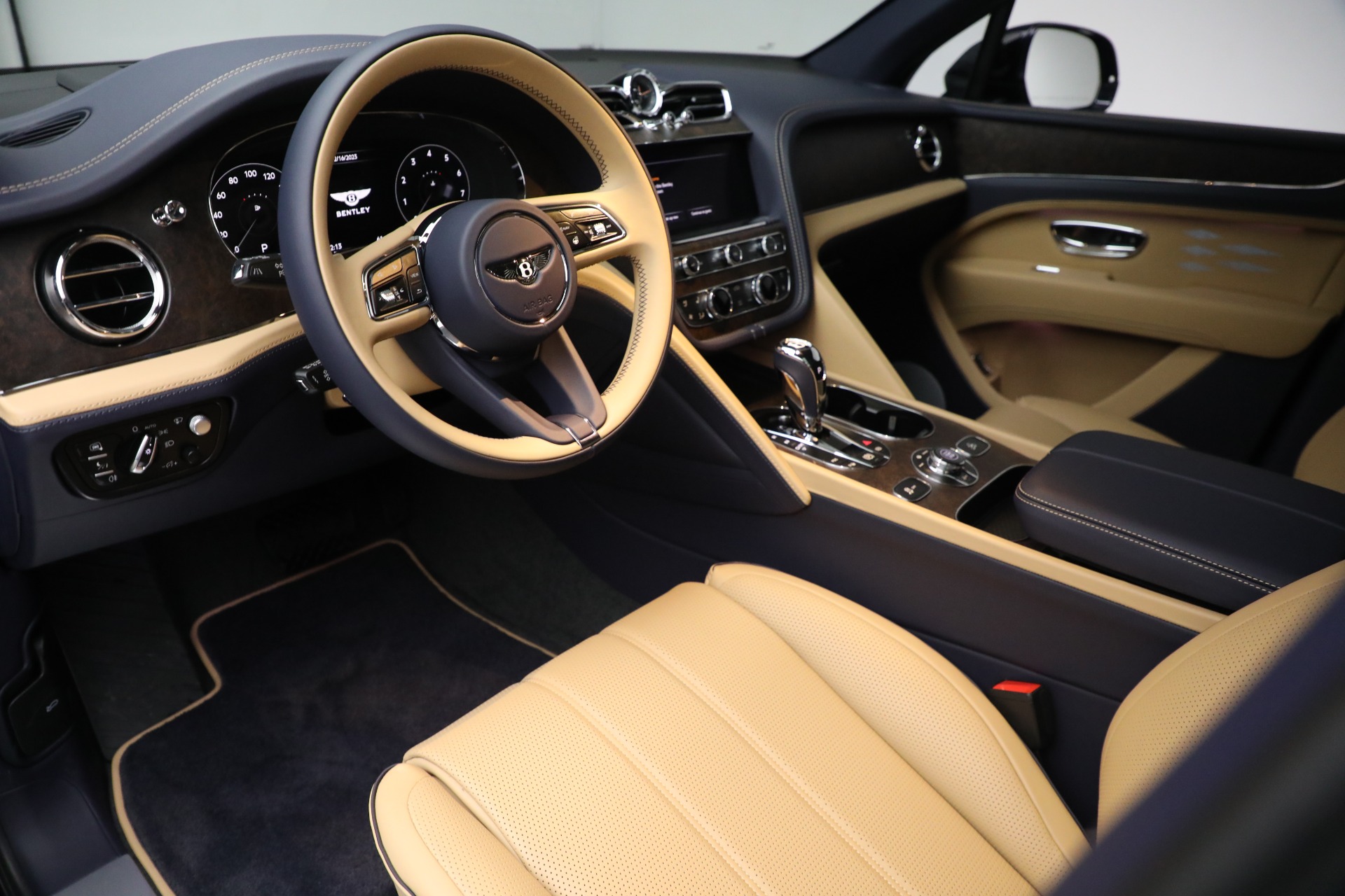 New 2023 Bentley Bentayga EWB V8