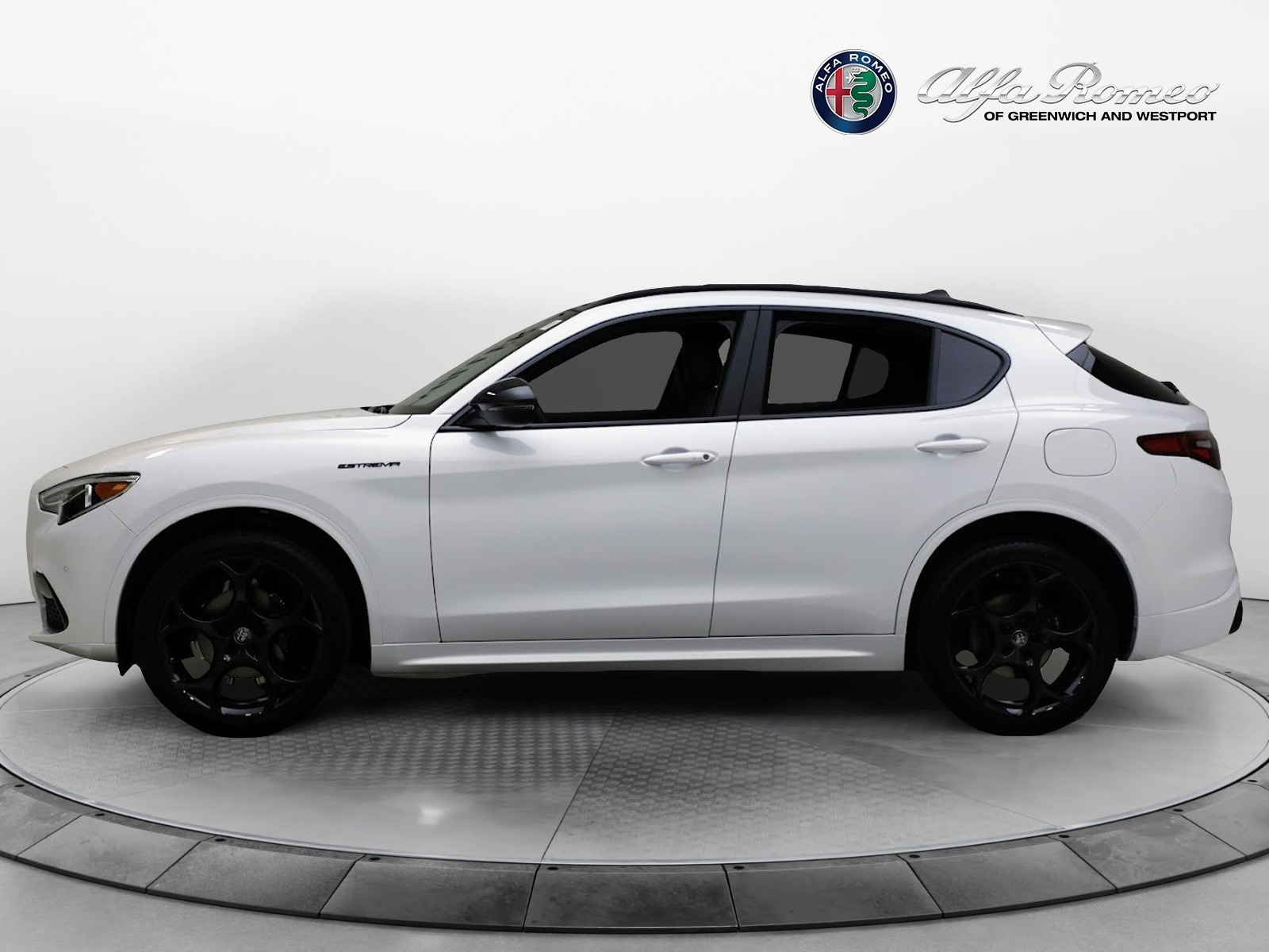 New 2023 Alfa Romeo Stelvio Estrema
