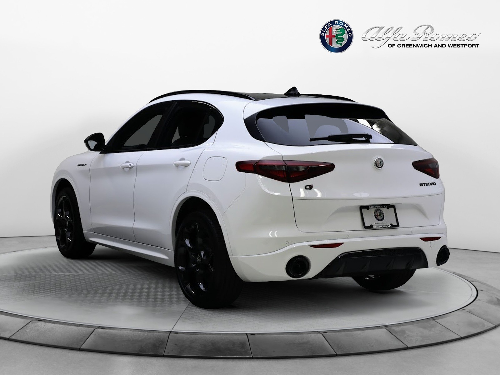 New 2023 Alfa Romeo Stelvio Estrema
