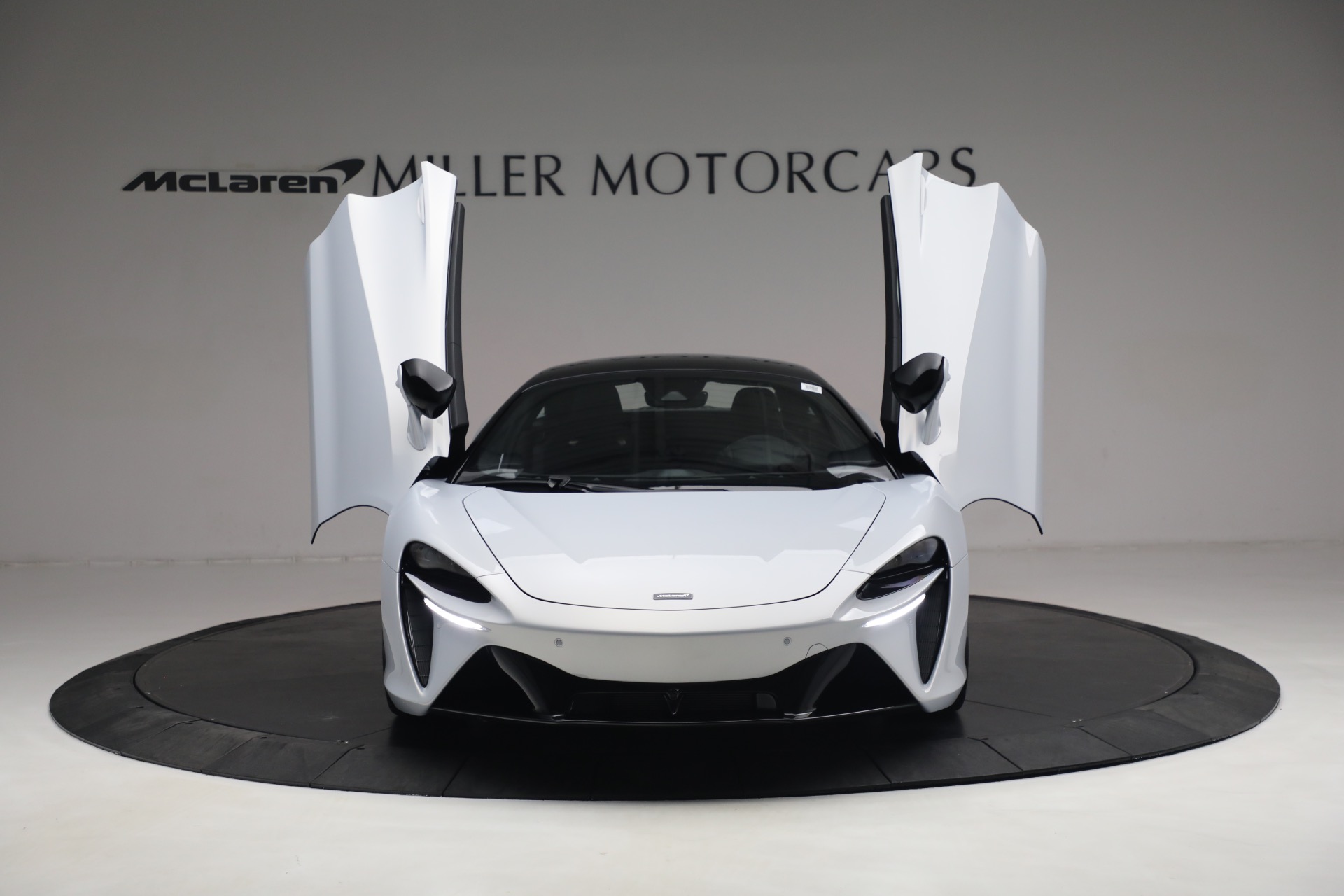 New 2023 McLaren Artura TechLux