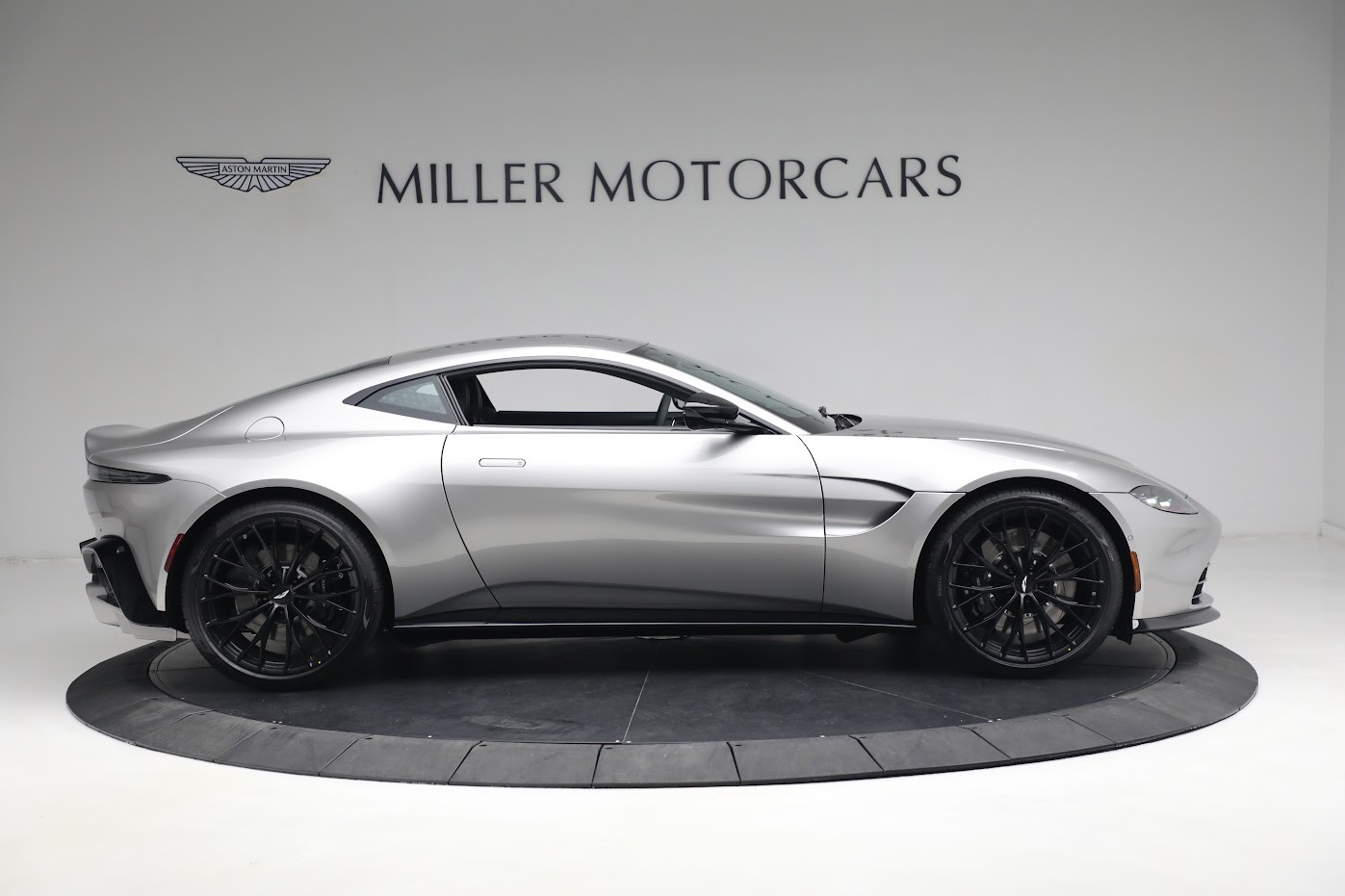 New 2023 Aston Martin Vantage V8