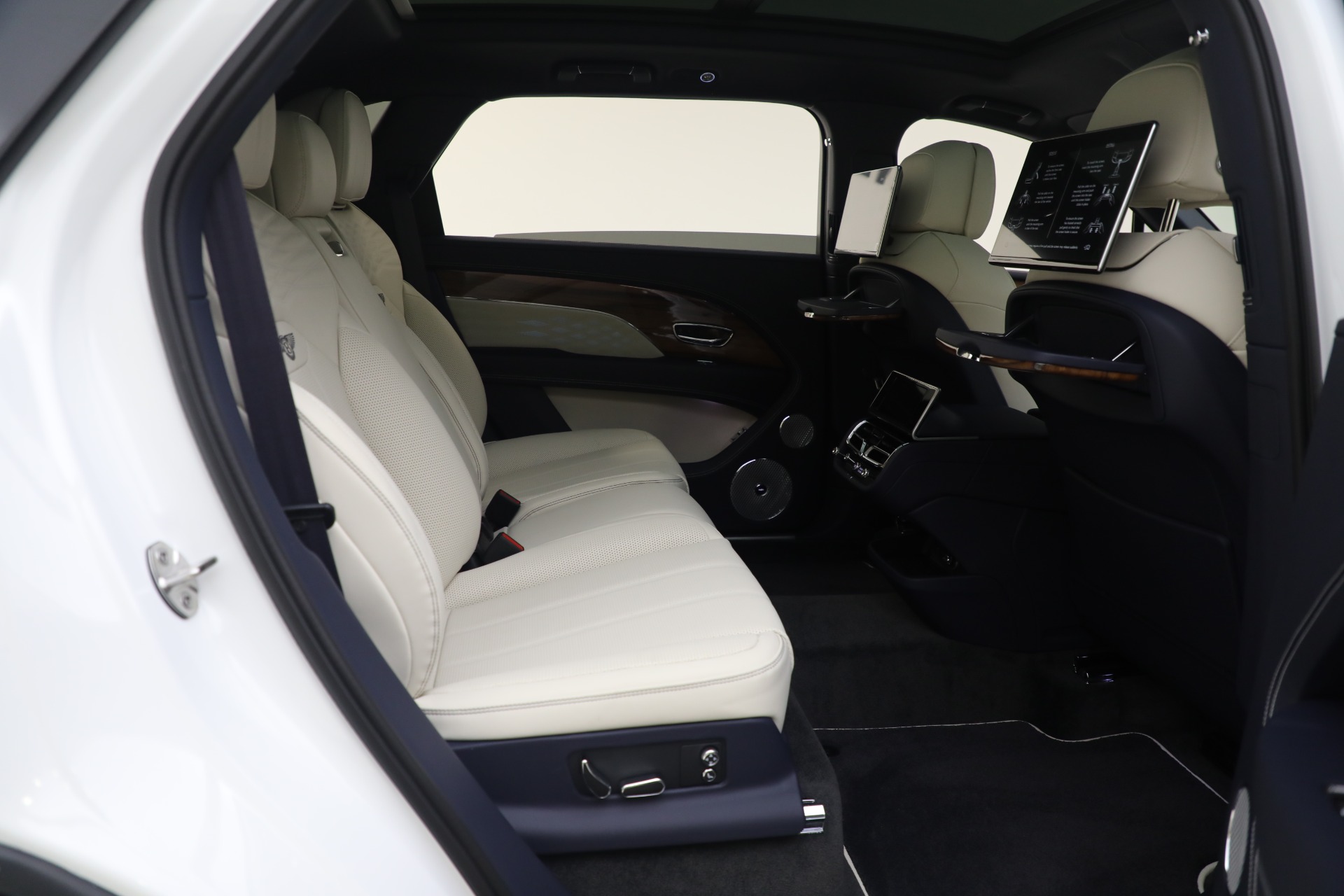 New 2023 Bentley Bentayga EWB Azure V8