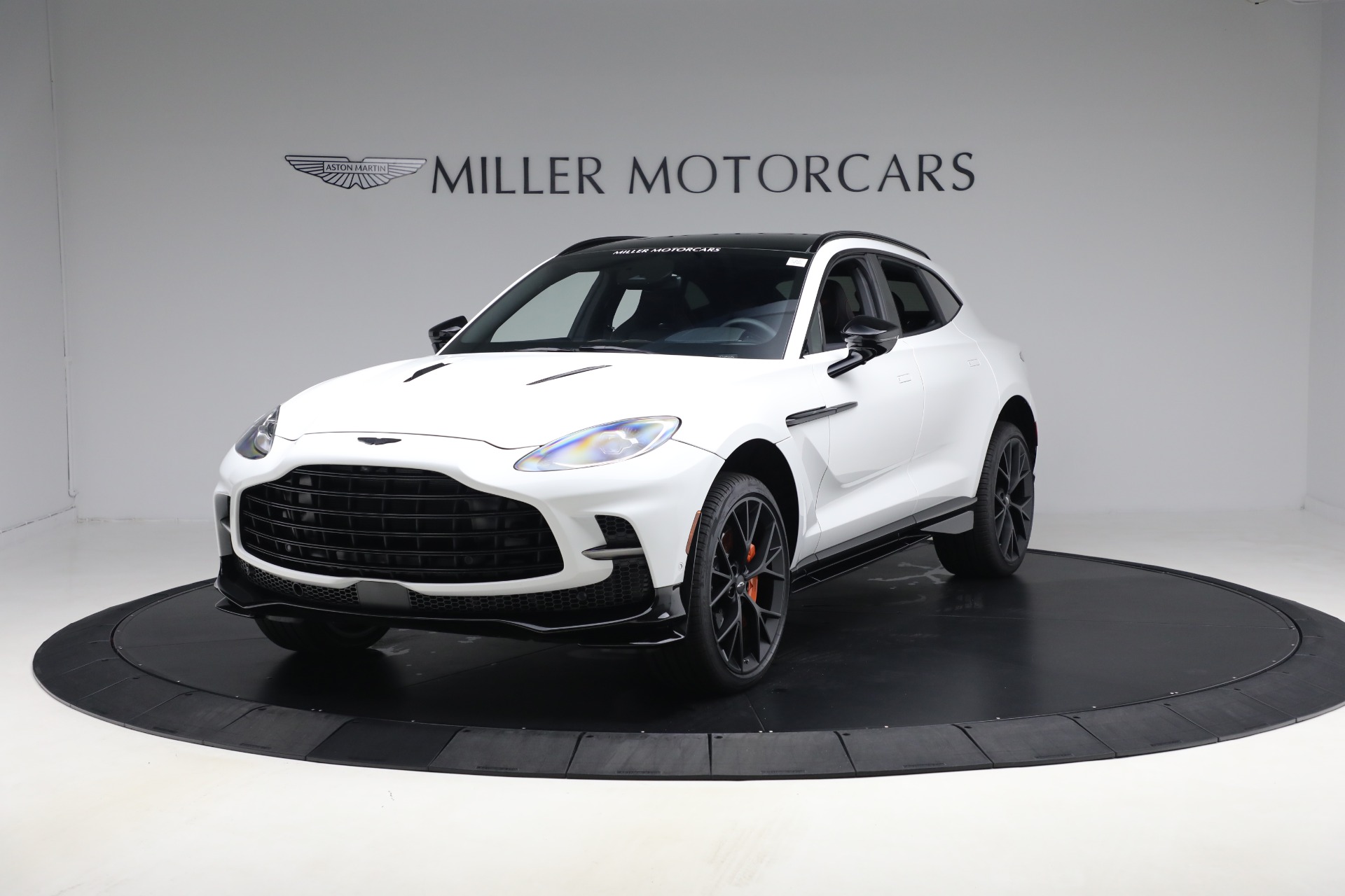 2025 Aston Martin DBX 707's photo