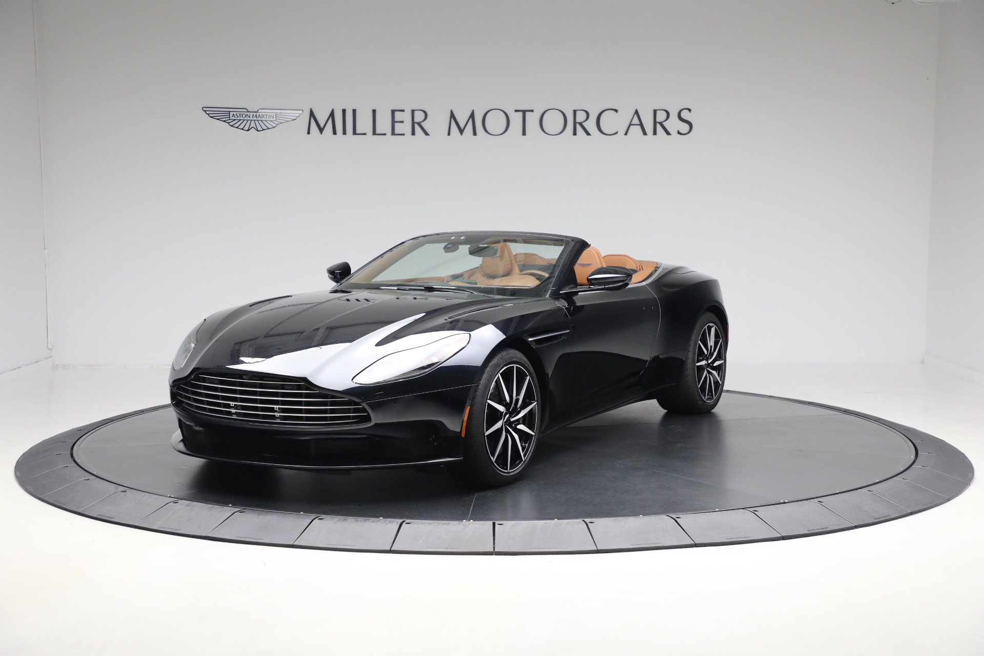 2022 Aston Martin DB11 Base's photo
