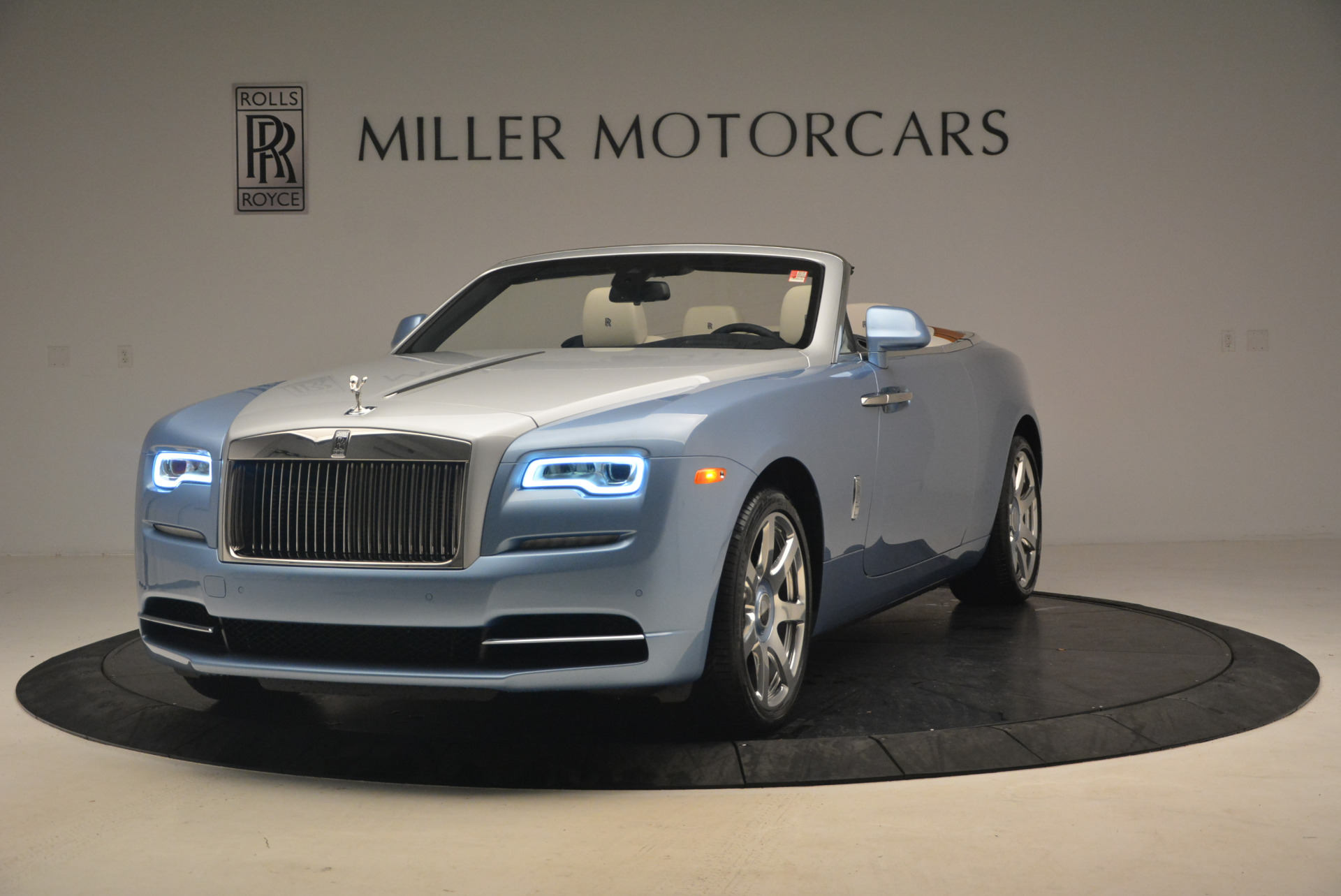 2017 RollsRoyce Dawn Review
